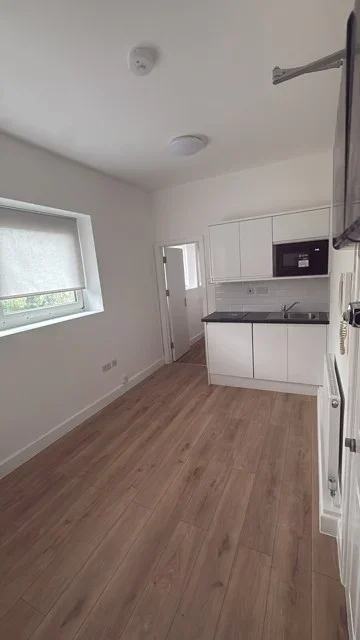 Flat Carleton Road in Greater London