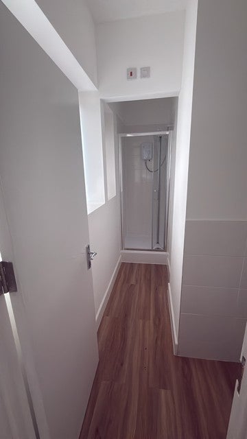 Flat Carleton Road in Greater London