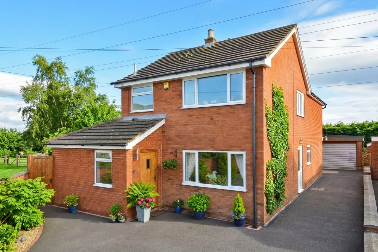 House Ffordd Pel-y-dryn in Ewloe