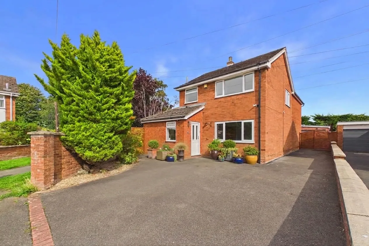 House Ffordd Pel-y-dryn in Ewloe
