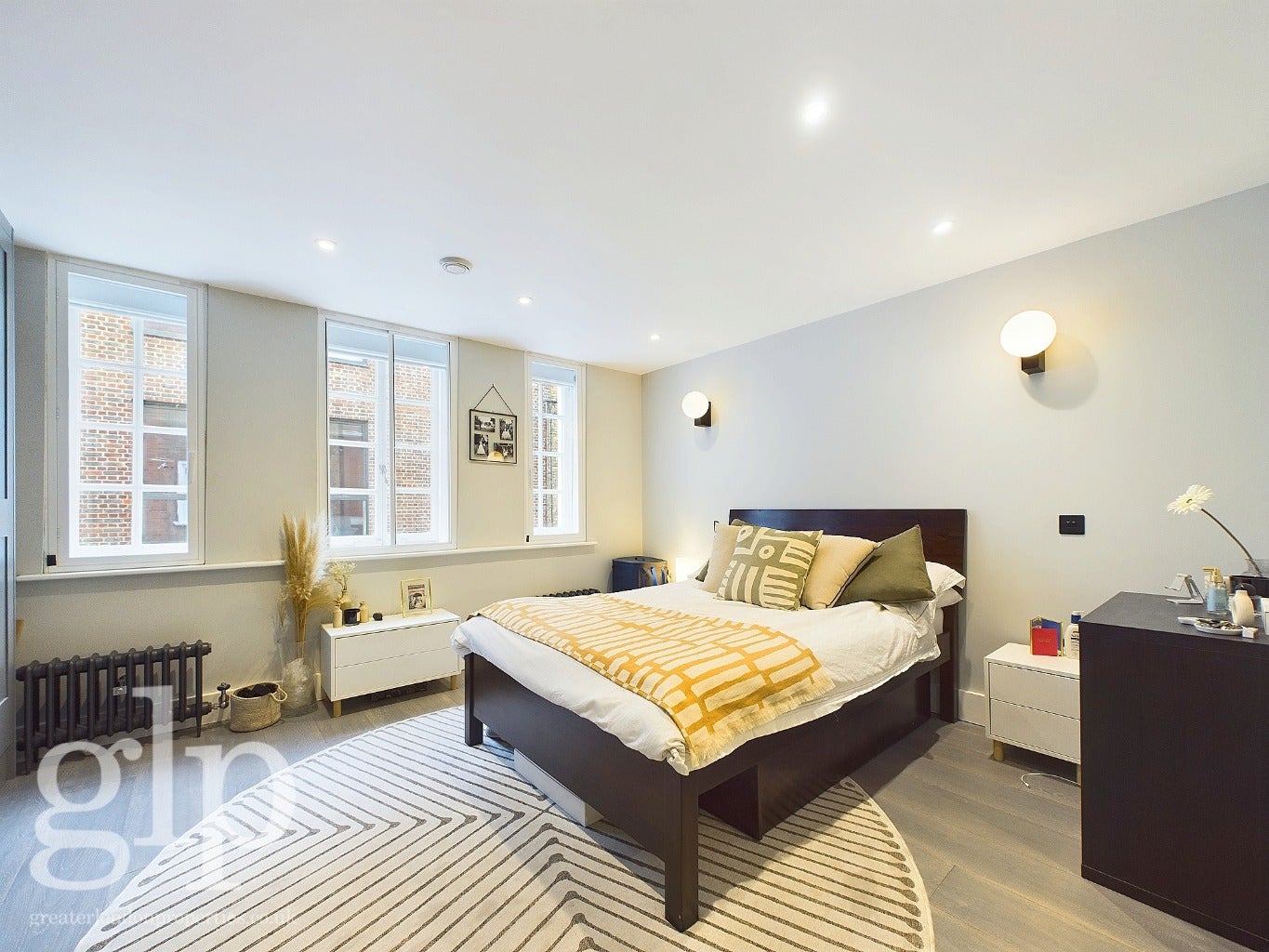 Flat Beak Street in City of Westminster