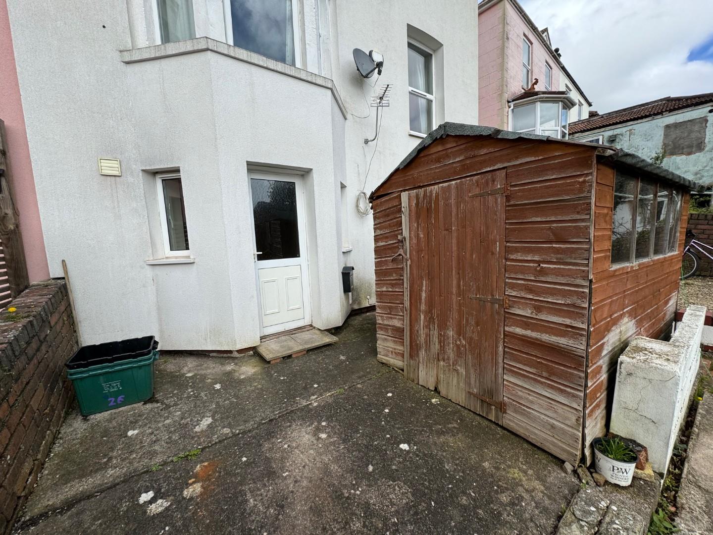 Flat Beaufort Road in Bristol