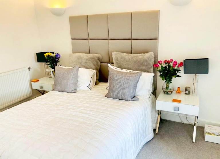 Room McReady Road in Greater London