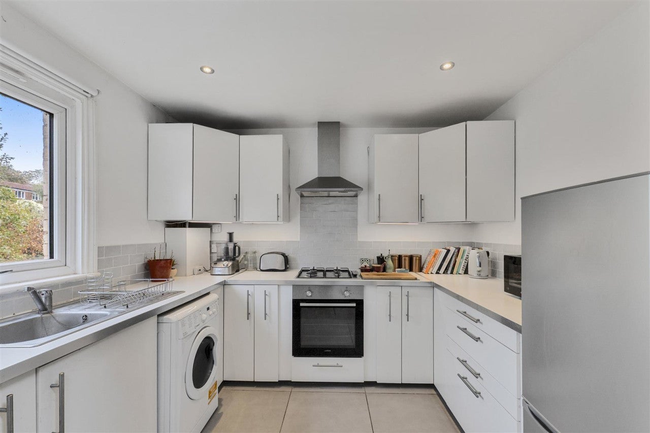 Flat Norwood Road in Greater London