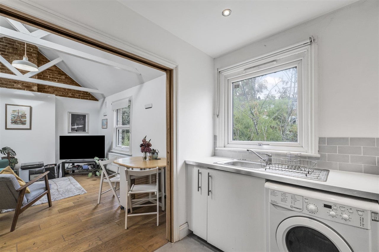 Flat Norwood Road in Greater London