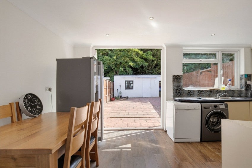House Cleveley Crescent in Greater London