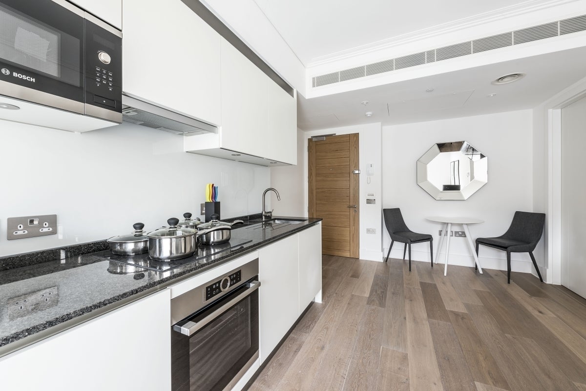 Flat Kingsway in City of Westminster