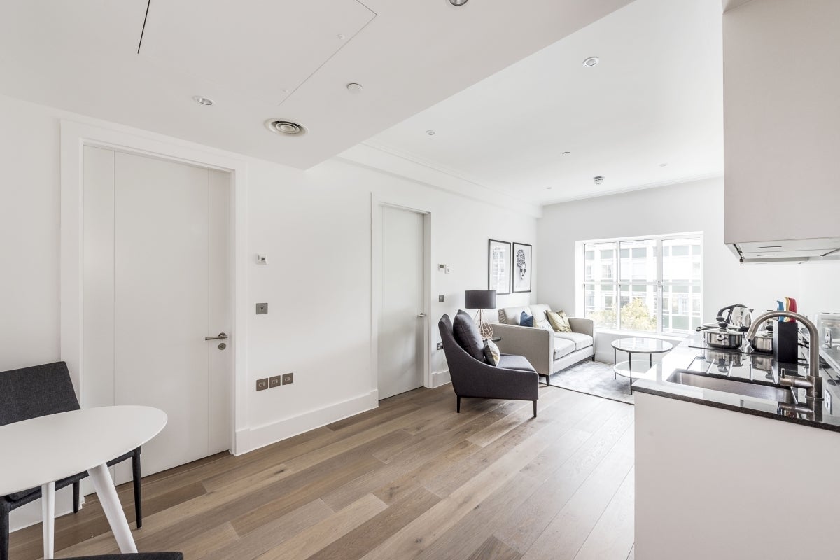 Flat Kingsway in City of Westminster
