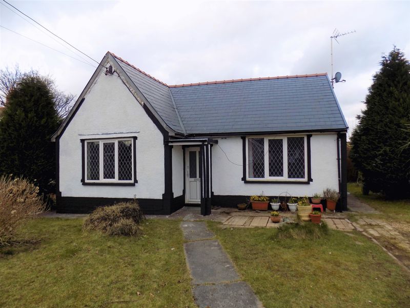 House Hengoed Road in Gilfach