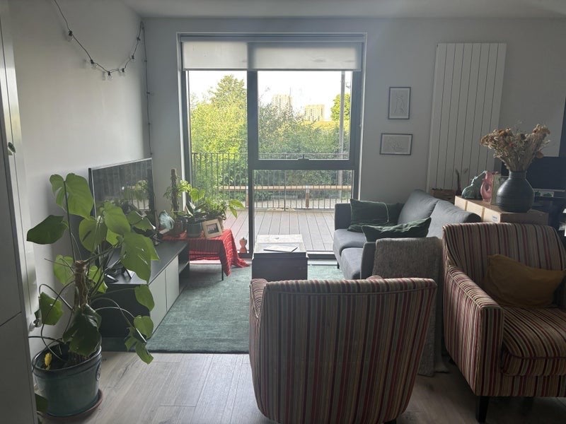Room Wickford Way in Greater London