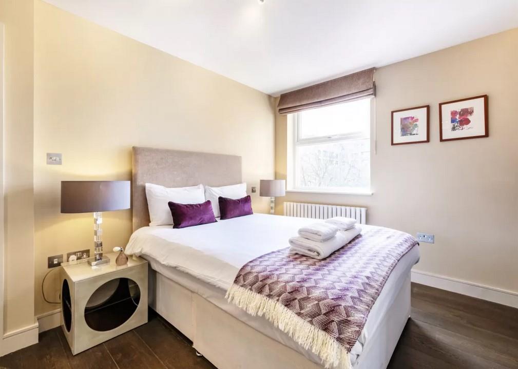Flat Boydell Court in Greater London