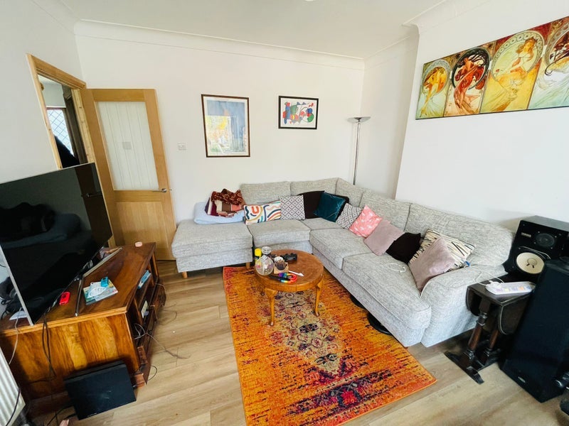 Room Sandbourne Avenue in Greater London