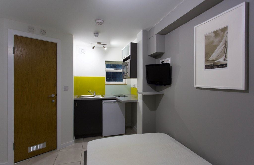 Flat Holland Park Avenue in Greater London