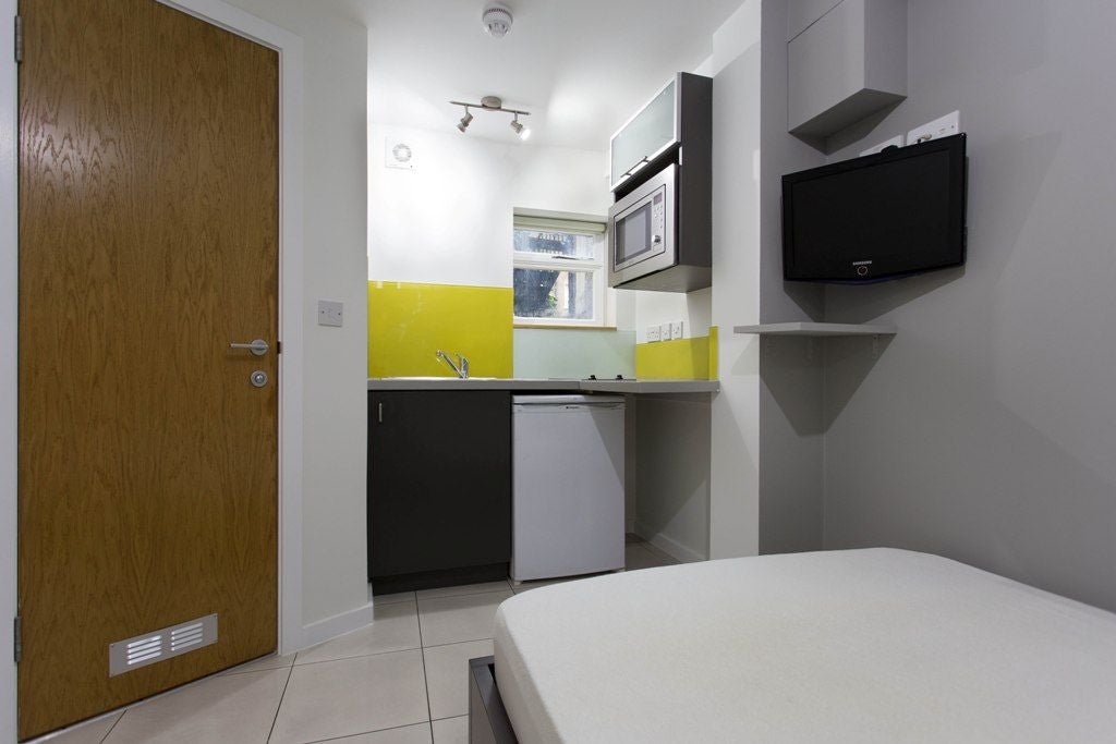 Flat Holland Park Avenue in Greater London