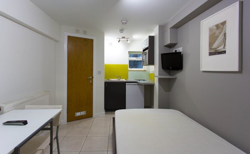 Flat Holland Park Avenue in Greater London