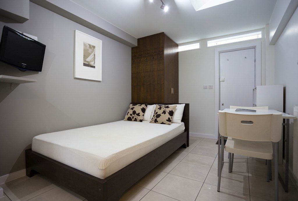 Flat Holland Park Avenue in Greater London