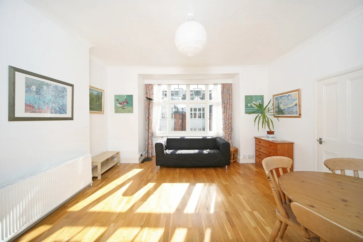 Flat Blandford Road in Greater London