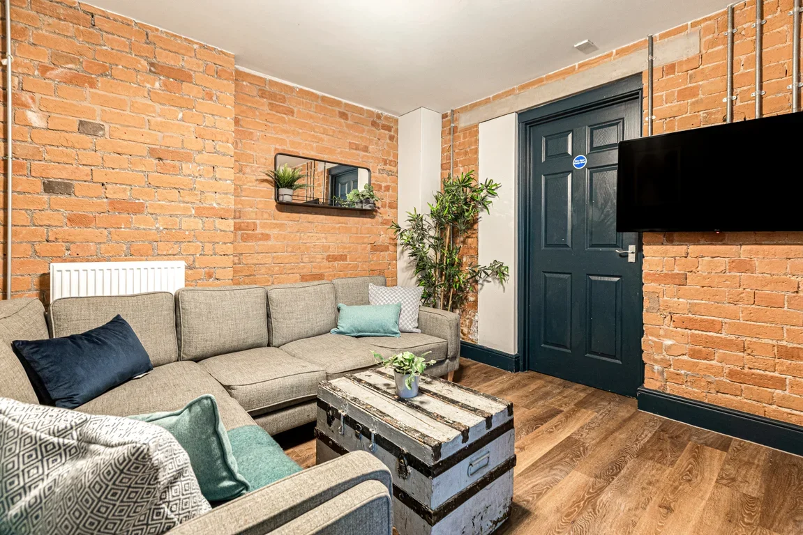 Flat Welford Road in Leicester