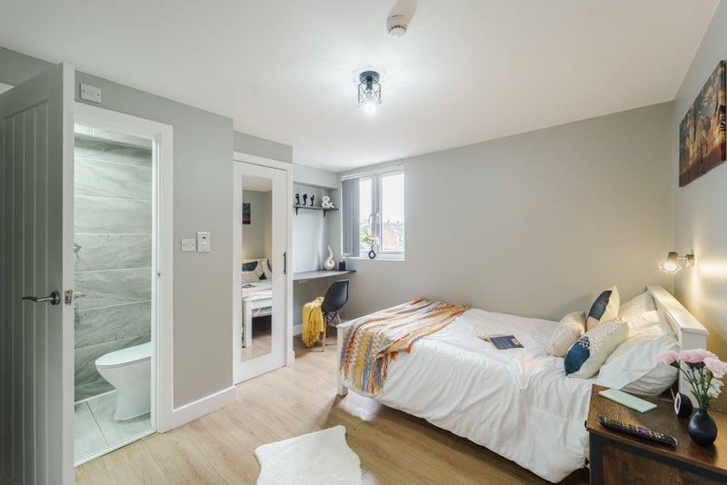 Room Humber Avenue in Coventry