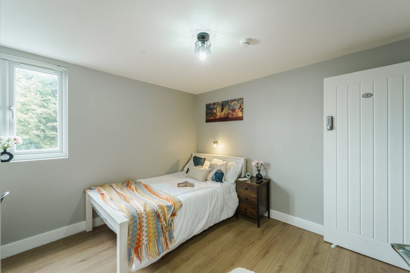 Room Humber Avenue in Coventry