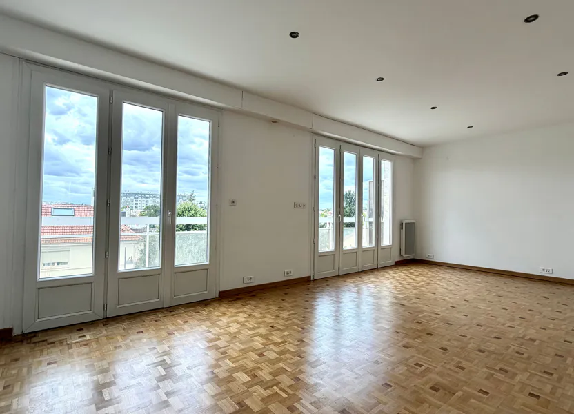 Flat Rue Charles Floquet / Avenue Charles Floquet in Joinville-le-Pont