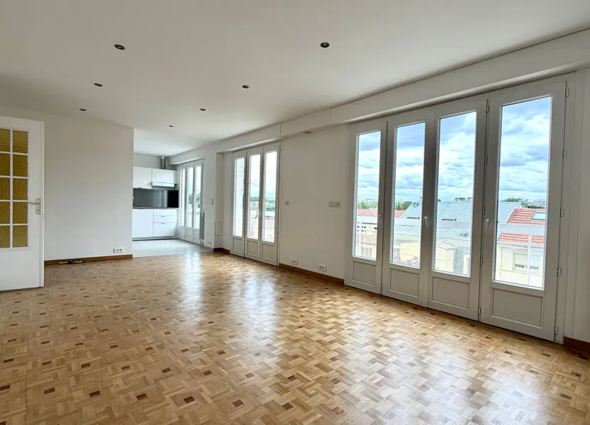 Flat Rue Charles Floquet / Avenue Charles Floquet in Joinville-le-Pont