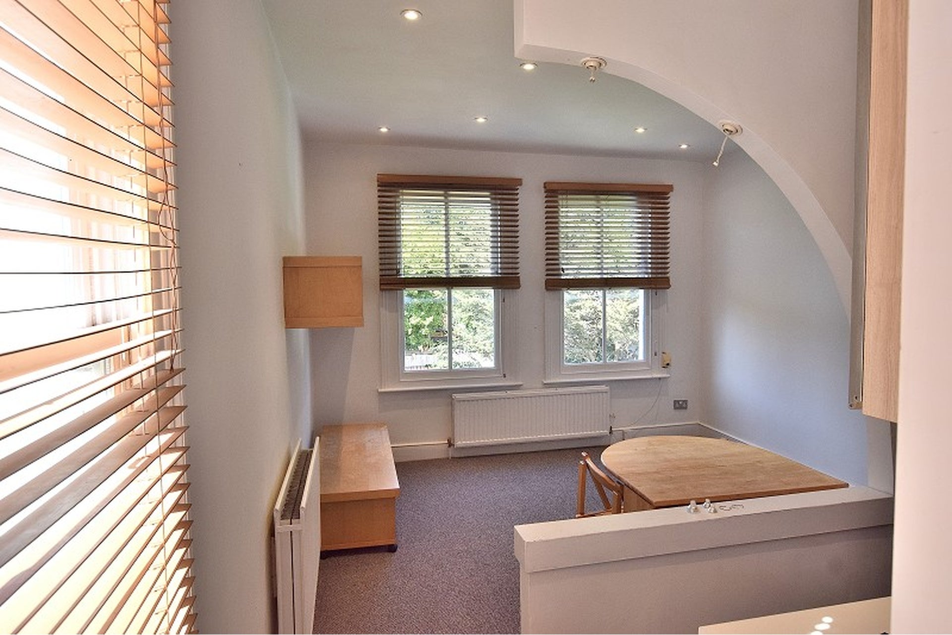 Flat Elvendon Road in Greater London