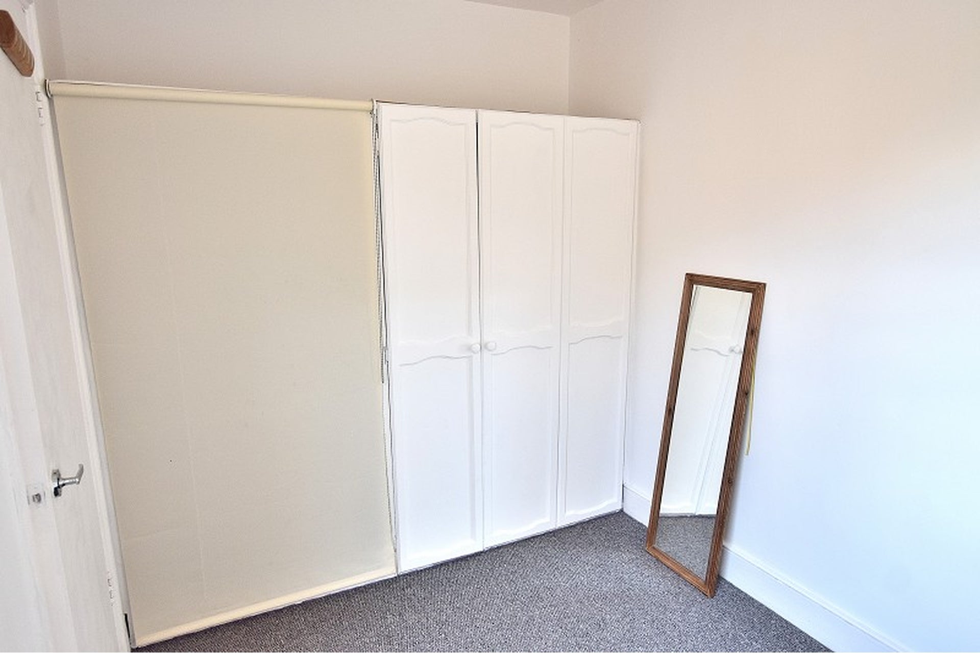 Flat Elvendon Road in Greater London