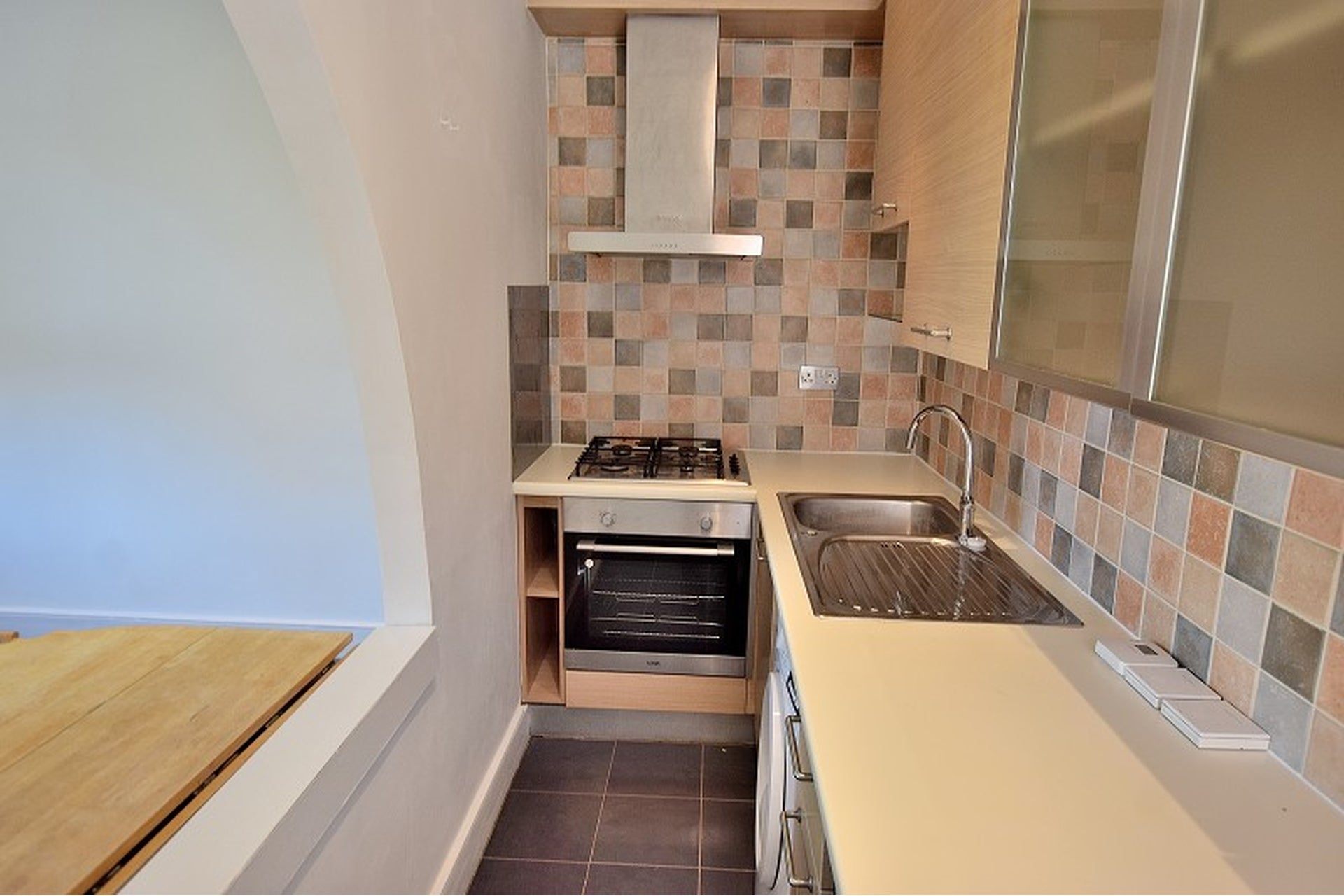 Flat Elvendon Road in Greater London