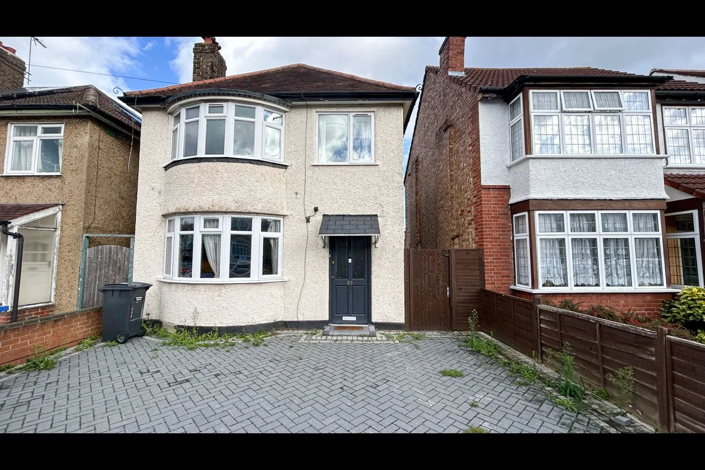 House Cleveland Road in Greater London