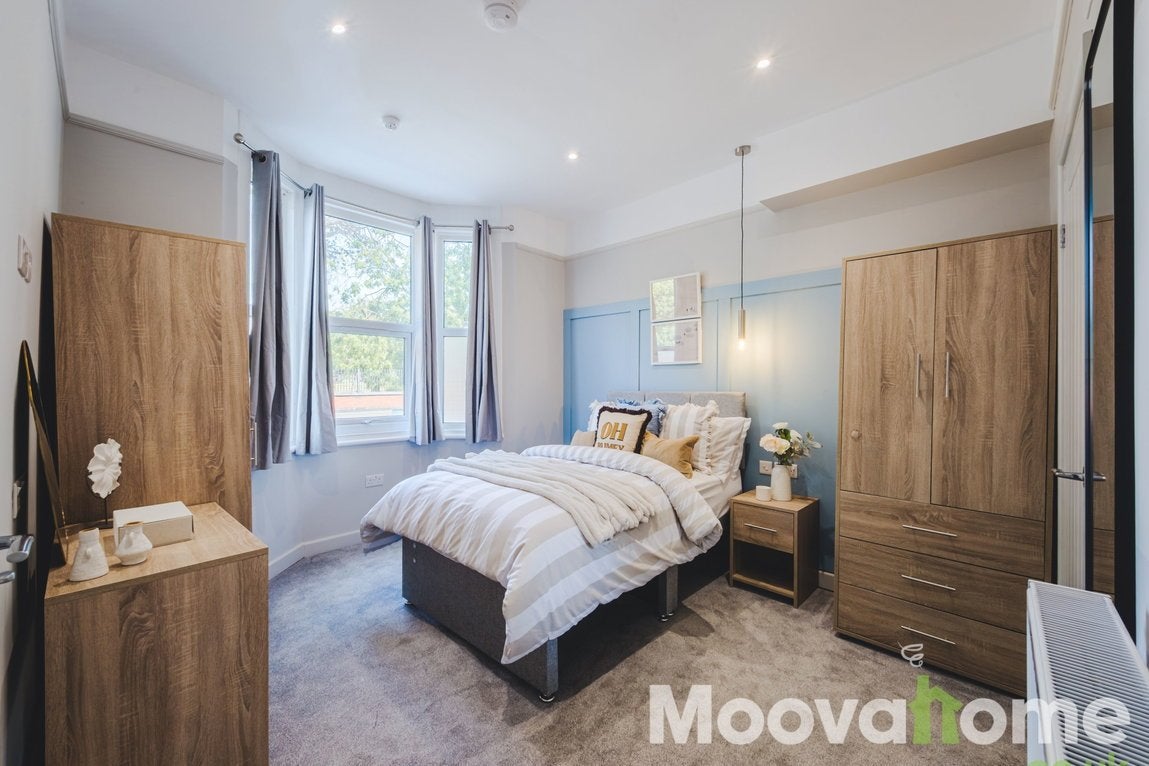 Room Faringdon Road in Swindon