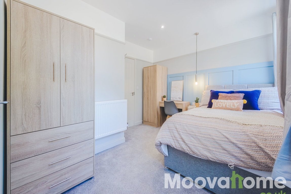 Room Faringdon Road in Swindon