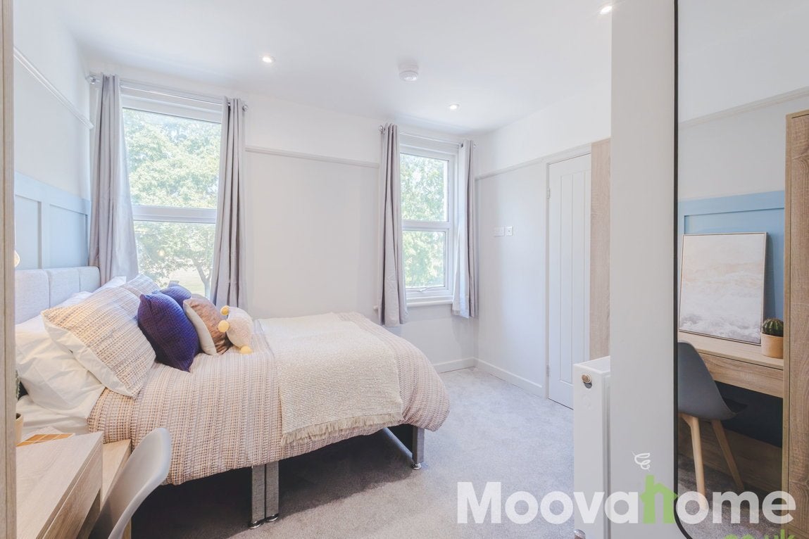 Room Faringdon Road in Swindon