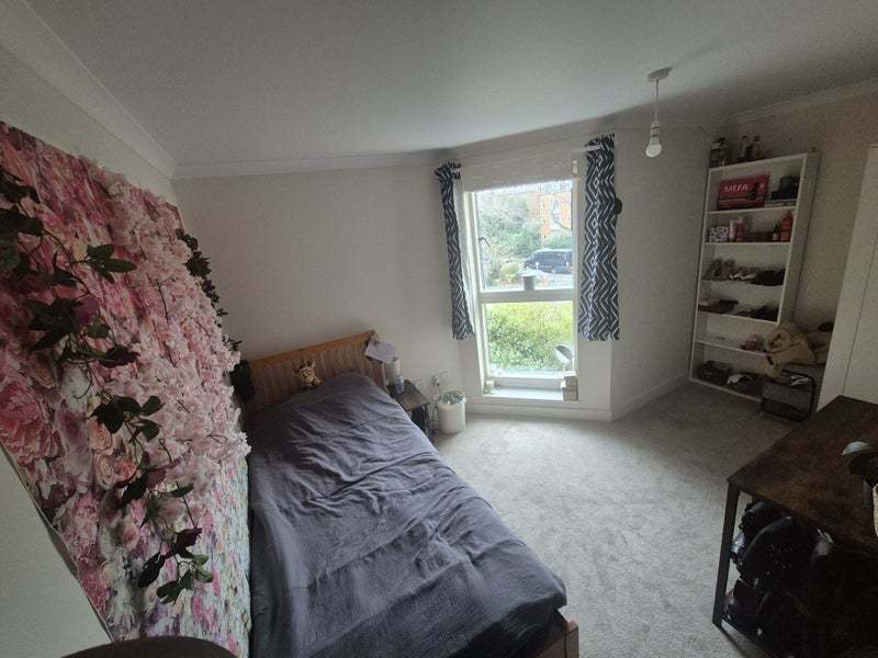 Room The Downs in Greater London