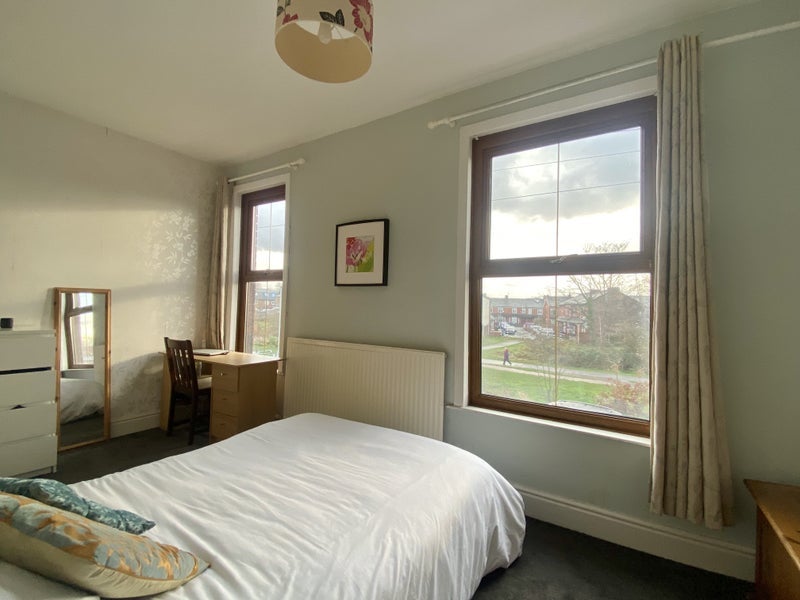 Room Crayfield Road in Manchester