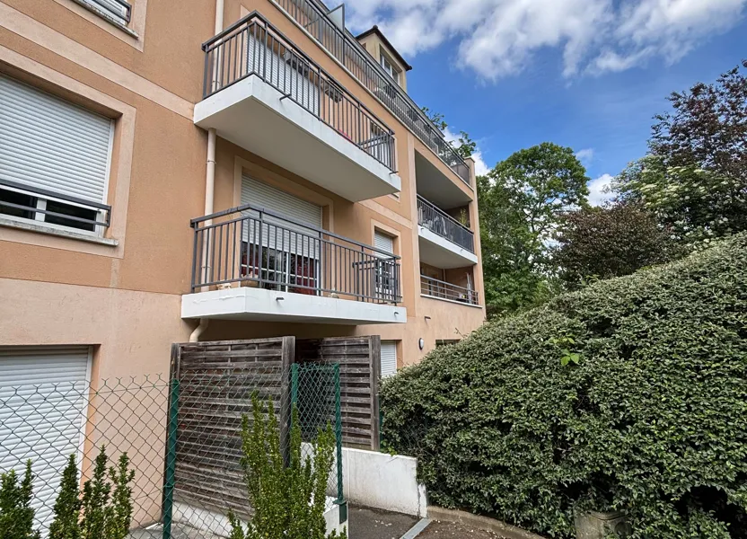 Flat Rue Descartes in Bures-sur-Yvette