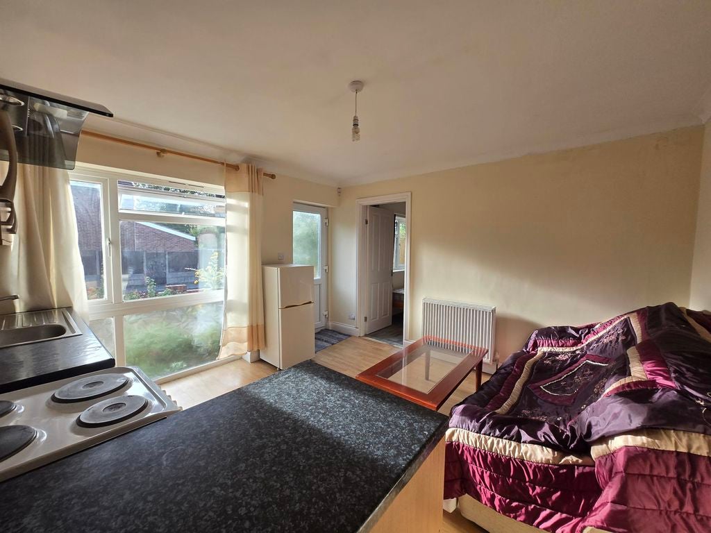 Flat Berkley Crescent in Birmingham