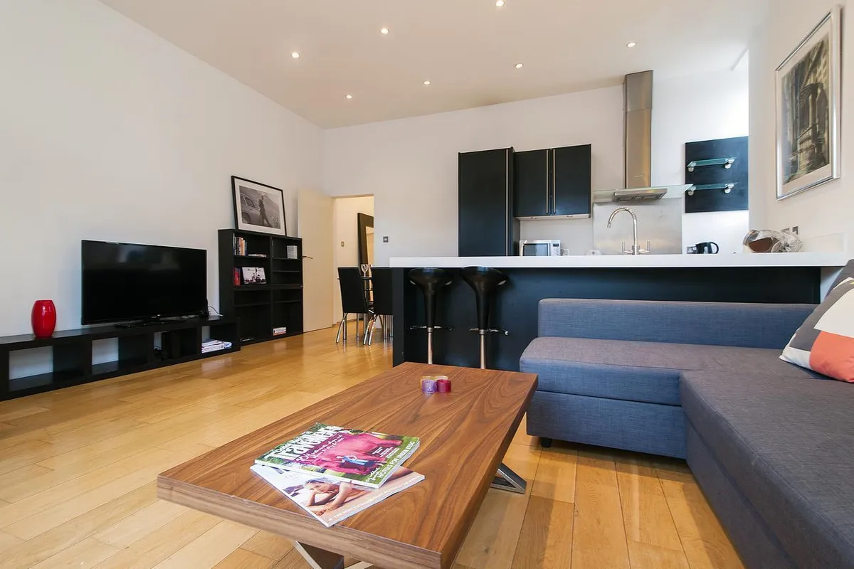 Flat Warwick Road in Greater London