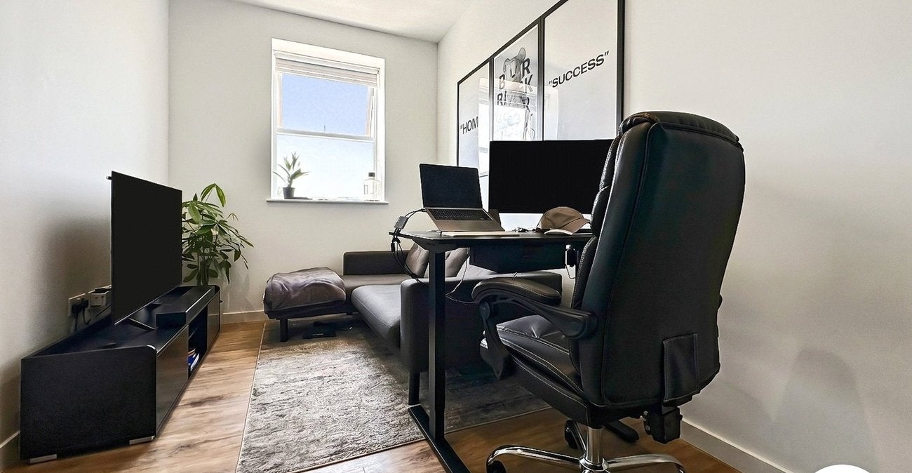 Flat Starboard Crescent in Gillingham