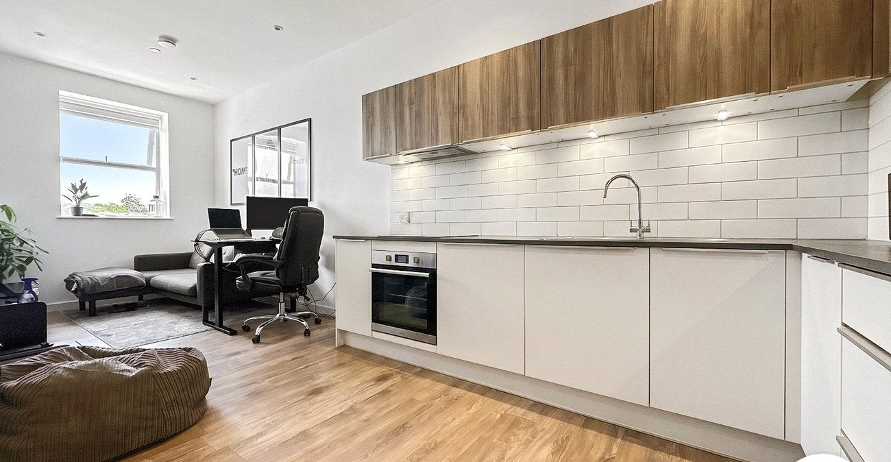 Flat Starboard Crescent in Gillingham