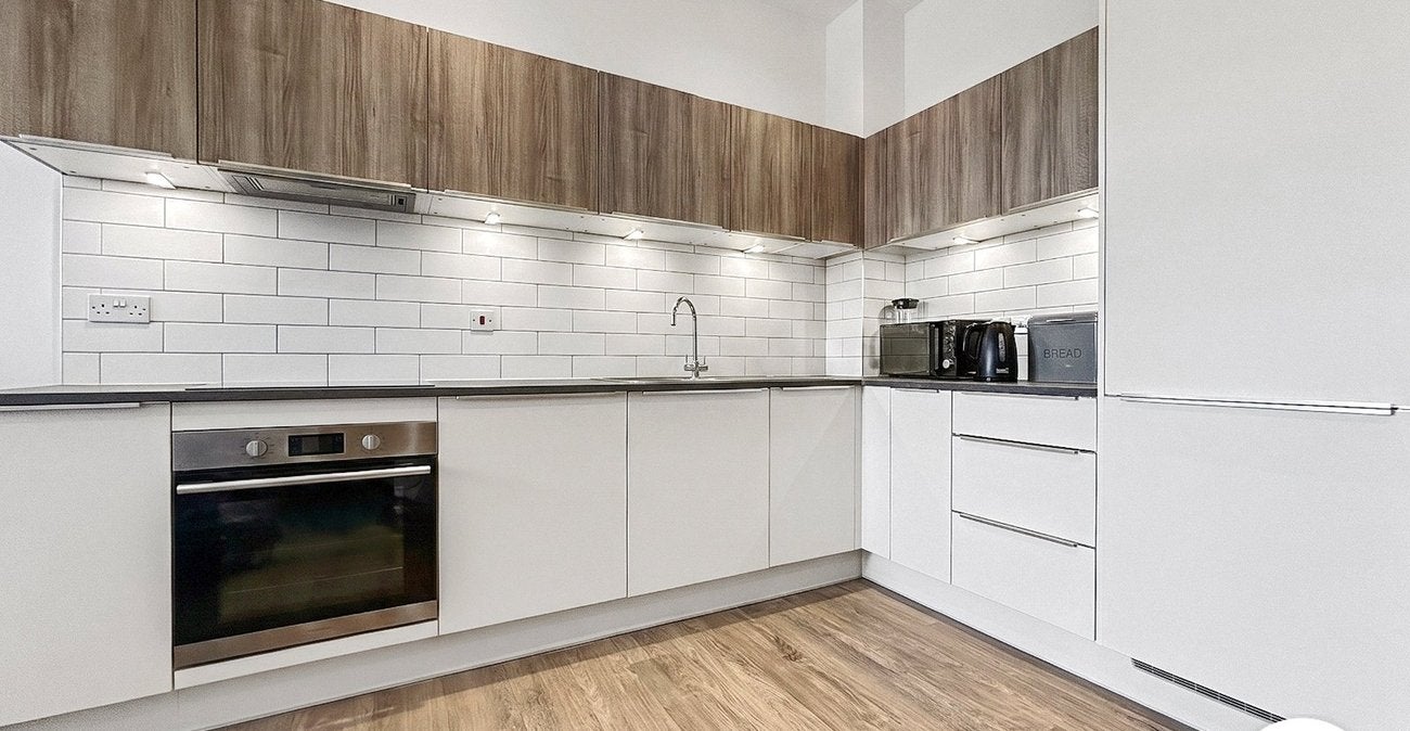 Flat Starboard Crescent in Gillingham