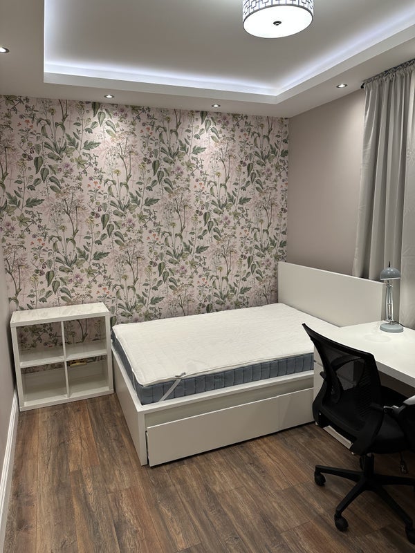 Room Beaumont Crescent in Greater London