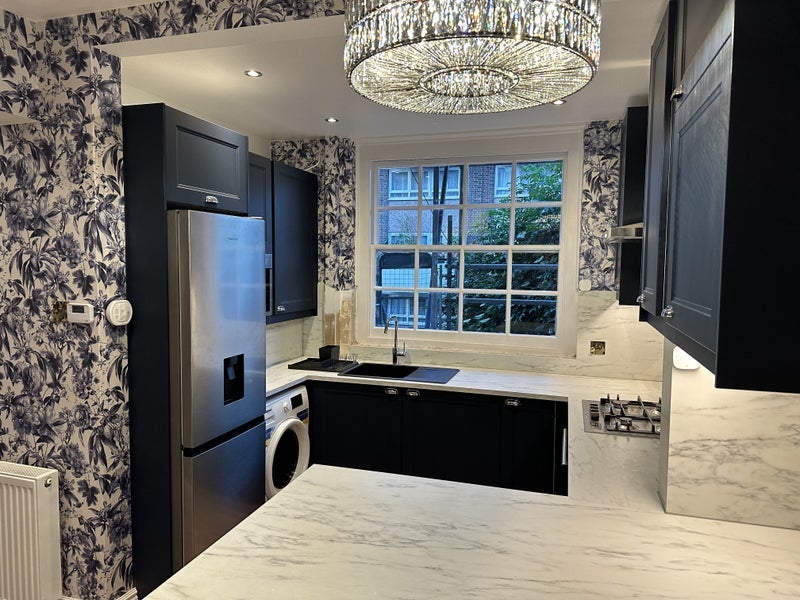Room Beaumont Crescent in Greater London