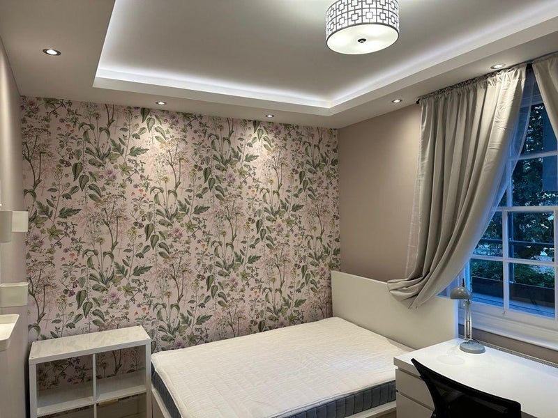 Room Beaumont Crescent in Greater London