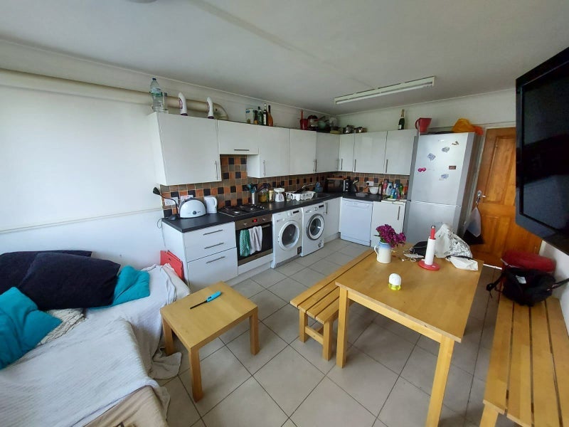 Room King Square in Greater London
