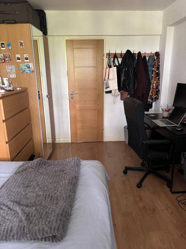 Room King Square in Greater London