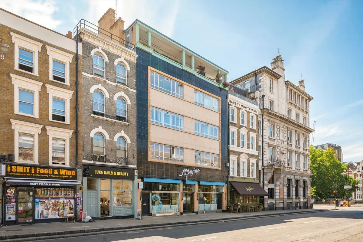 Flat Long Lane in City of London