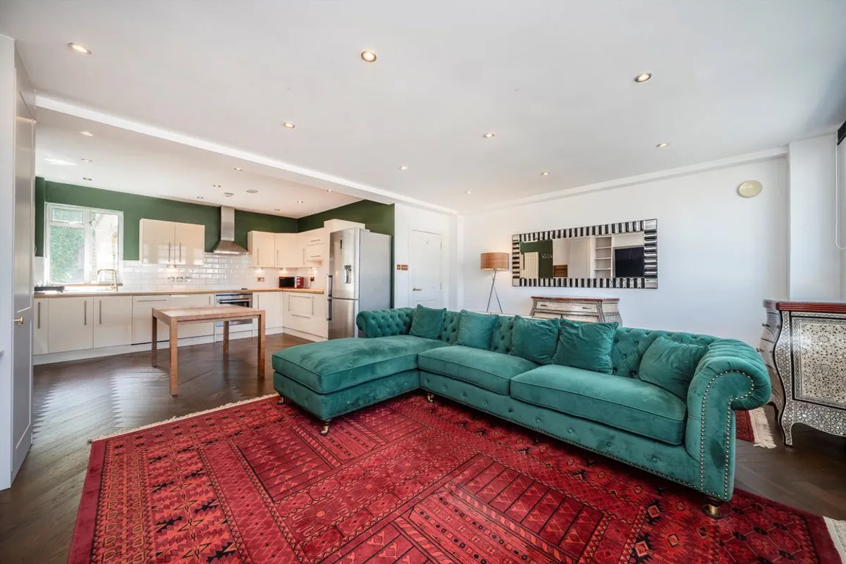 Flat Long Lane in City of London