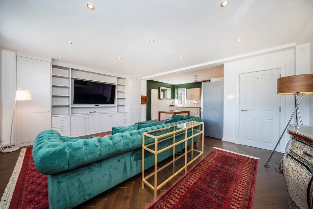 Flat Long Lane in City of London