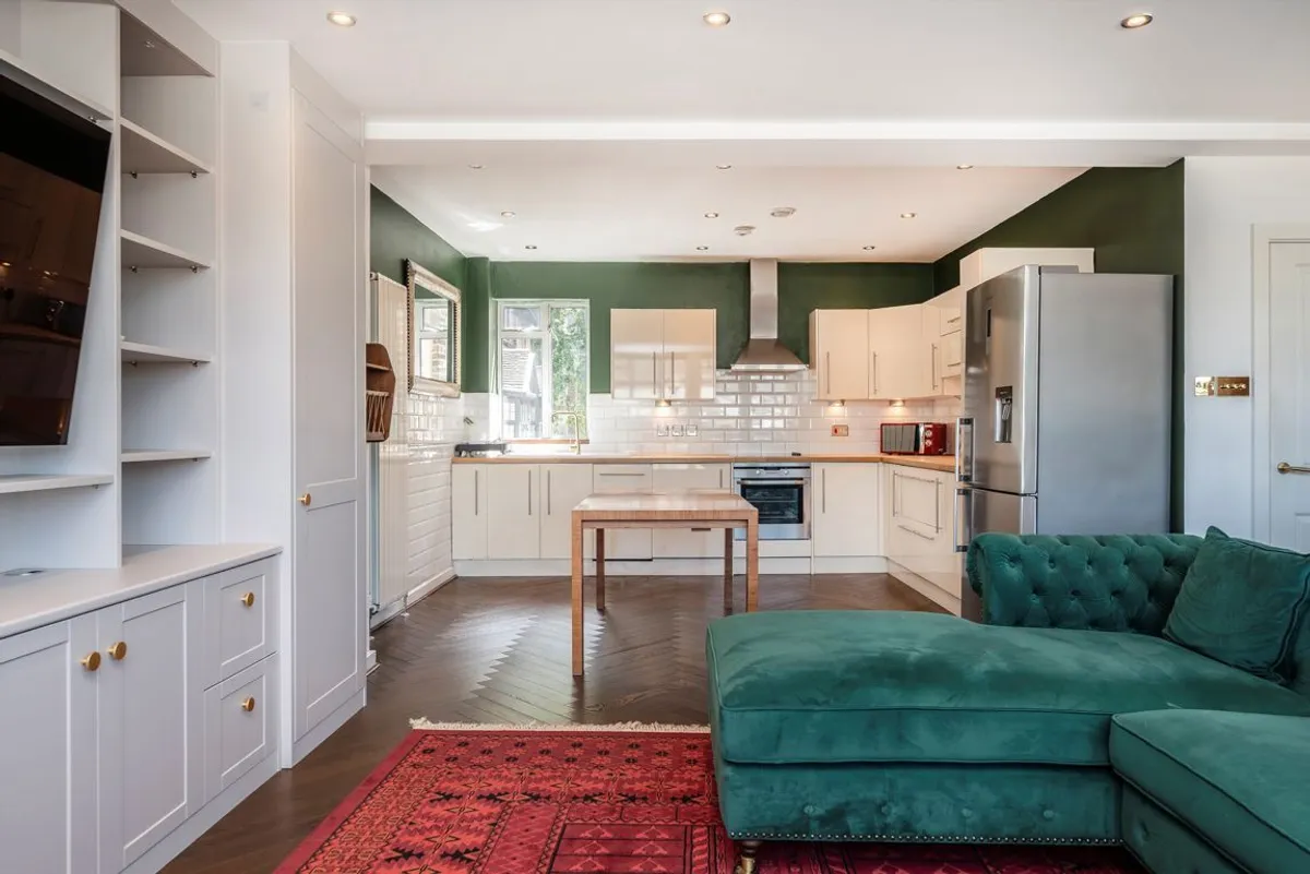 Flat Long Lane in City of London